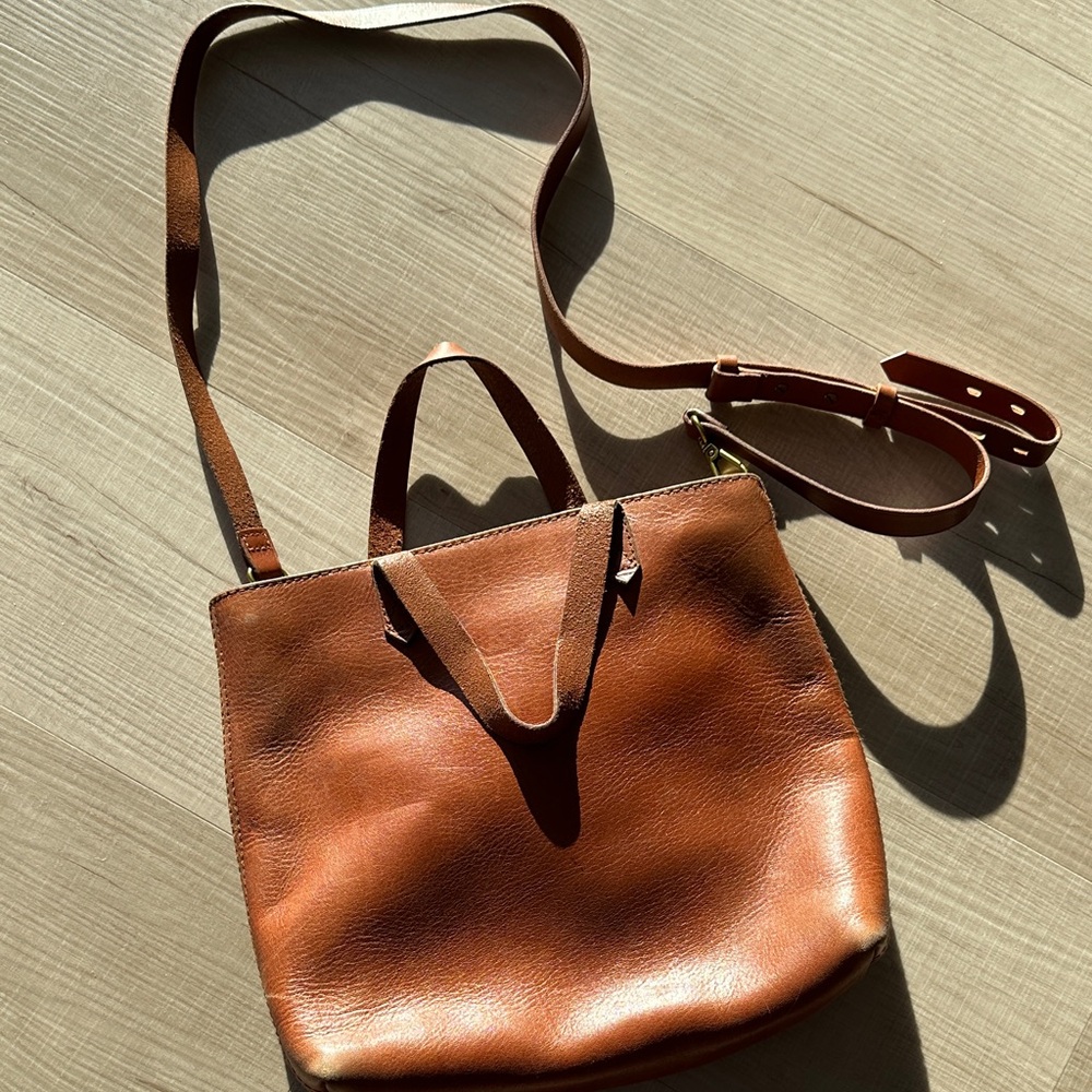 Madewell Transport Leather Crossbody - Picture 4 of 9